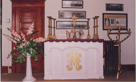 Premier autel, First alter