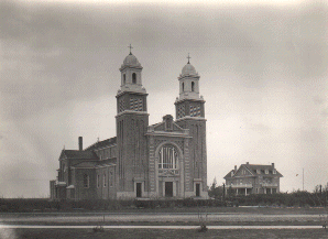 Eglise de Gravelbourg et son presbytere, Gravelbourg church and rectory